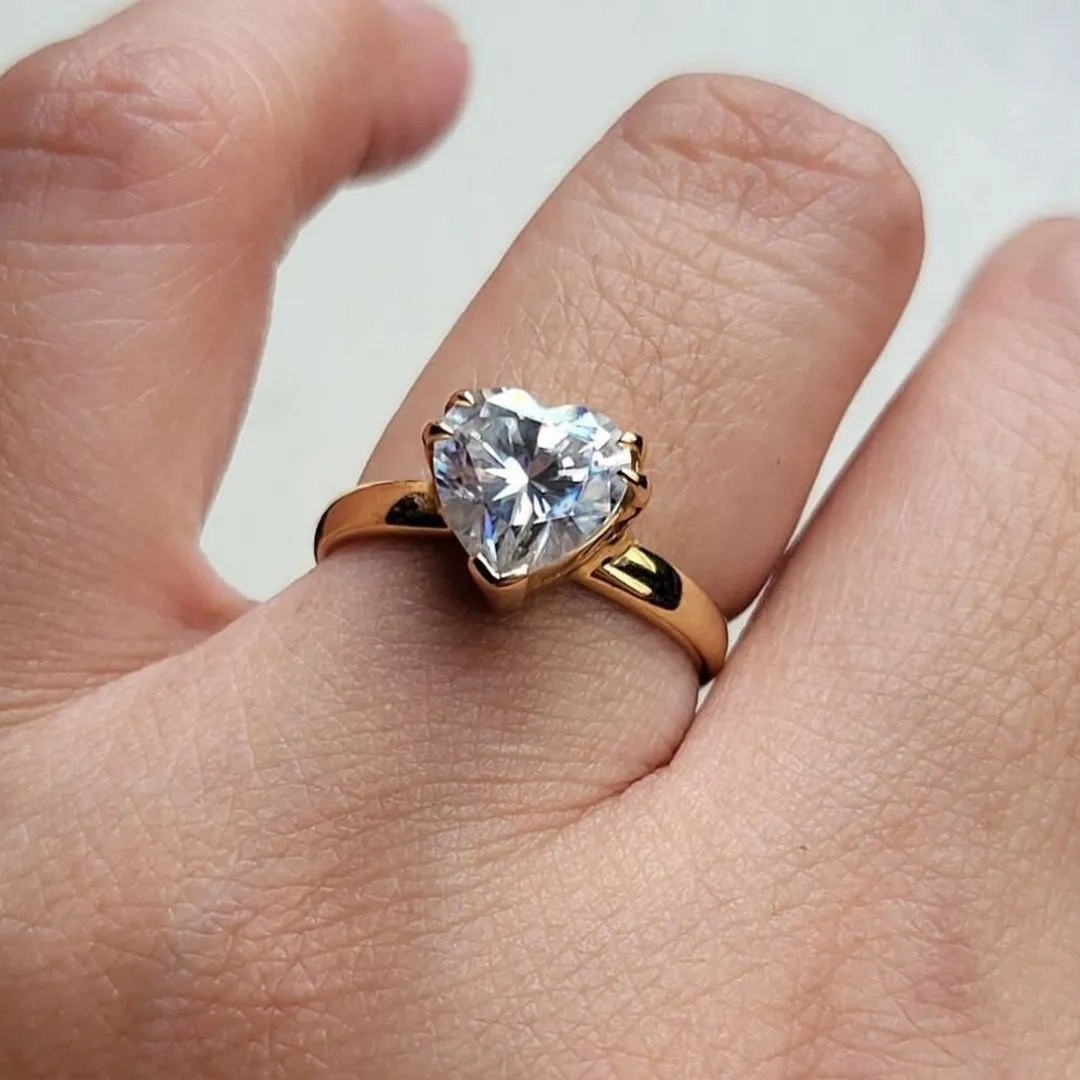 /public/photos/live/Heart Cut Moissanite Proposal Wedding Ring 469 (2).webp